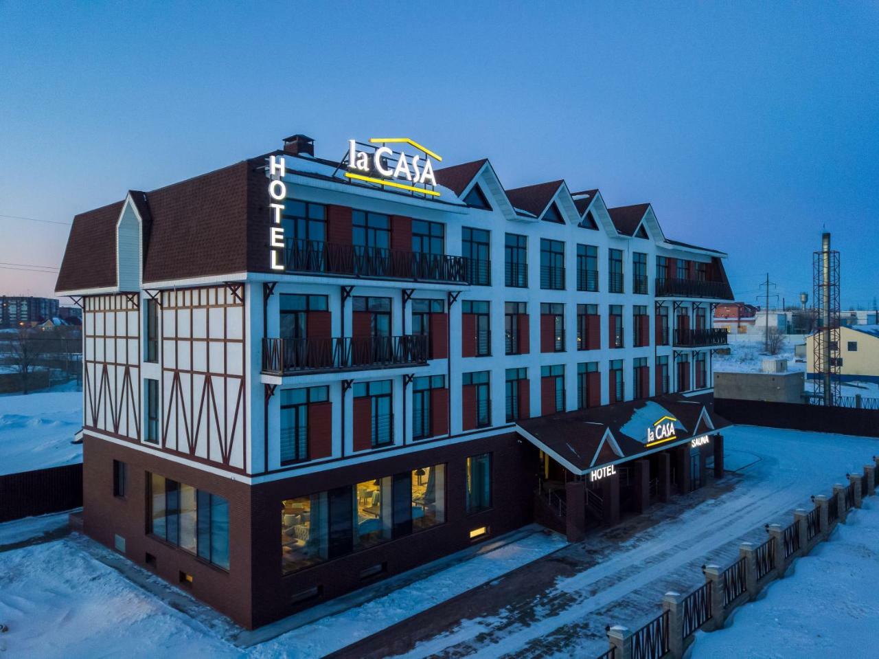 Lacasa Hotel Karagandy Buitenkant foto