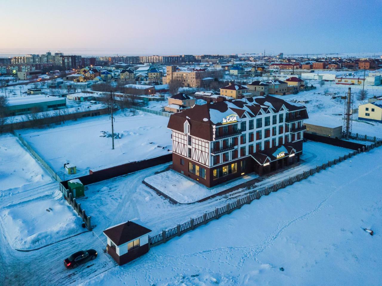 Lacasa Hotel Karagandy Buitenkant foto
