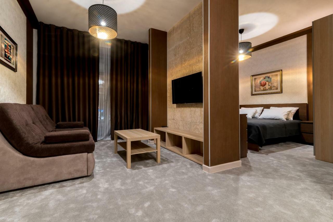 Lacasa Hotel Karagandy Buitenkant foto